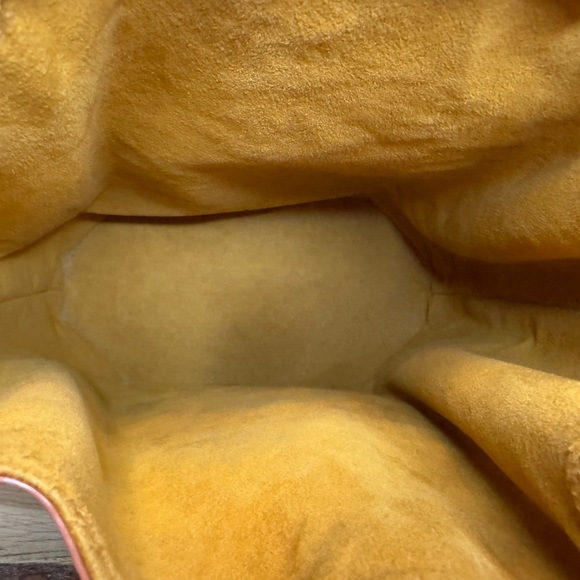 AUTHENTIC Louis Vuitton Epi Sac D’Epaule - Picture 8 of 9